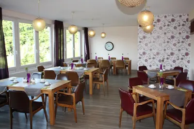Ein Restaurant oder anderes Speiselokal in der Unterkunft Hotel am Siebenpfennigsknapp