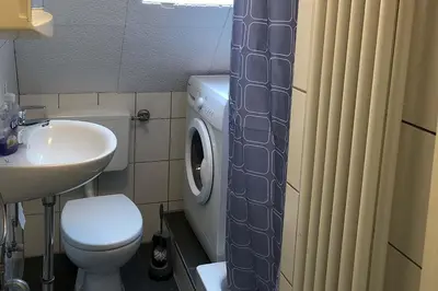 Ein Badezimmer in der Unterkunft cosy three room apartment with flatscreen TV