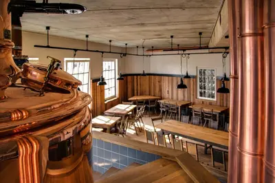 Ein Restaurant oder anderes Speiselokal in der Unterkunft mk hotel remscheid
