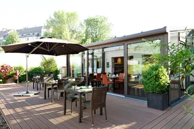 Ein Restaurant oder anderes Speiselokal in der Unterkunft Hotel Imperial Düsseldorf Superior - Sure Collection by Best Western