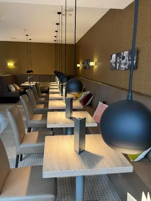 Ein Sitzbereich in der Unterkunft Hotel Conti Duisburg - Partner of SORAT Hotels
