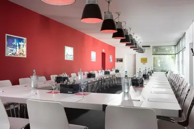Ein Restaurant oder anderes Speiselokal in der Unterkunft Ferrotel Duisburg - Partner of SORAT Hotels