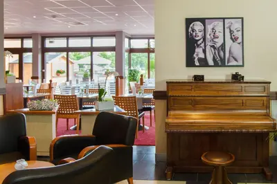 Ein Restaurant oder anderes Speiselokal in der Unterkunft Montana Parkhotel Marl