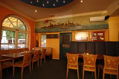 Ein Restaurant oder anderes Speiselokal in der Unterkunft Hotel Kaiserhof Wesel