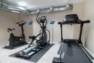 Das Fitnesscenter und/oder die Fitnesseinrichtungen in der Unterkunft Hotel Esplanade Dortmund
