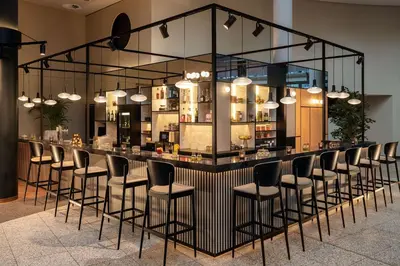 Ein Restaurant oder anderes Speiselokal in der Unterkunft NH Düsseldorf City