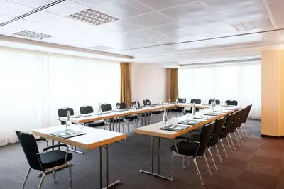 Der Geschäftsbereich oder Konferenzraum in der Unterkunft NH Düsseldorf City