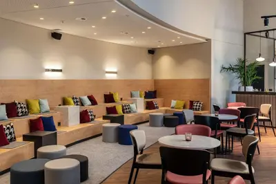 Ein Sitzbereich in der Unterkunft NH Düsseldorf City