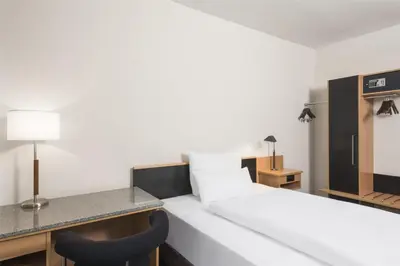 Ein Bett oder Betten in einem Zimmer der Unterkunft NH Düsseldorf City