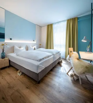 Ein Bett oder Betten in einem Zimmer der Unterkunft Gartenhotel Fettehenne