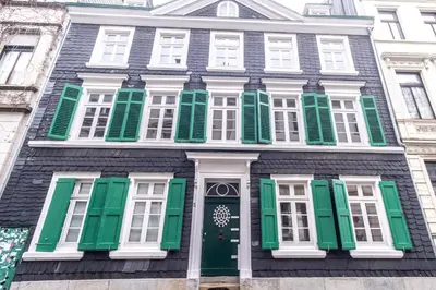 Das Gebäude in dem sich die Ferienwohnung befindet