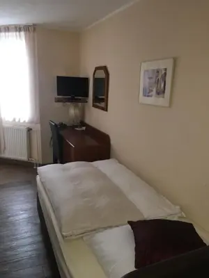 Ein Bett oder Betten in einem Zimmer der Unterkunft AltDüsseldorf