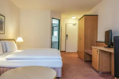 Ein Bett oder Betten in einem Zimmer der Unterkunft FOUR Essen City Centre
