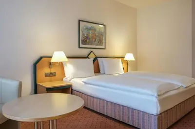 Ein Bett oder Betten in einem Zimmer der Unterkunft FOUR Essen City Centre