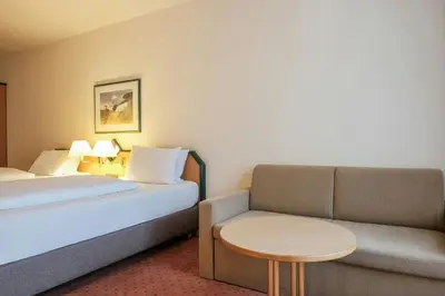 Ein Bett oder Betten in einem Zimmer der Unterkunft FOUR Essen City Centre