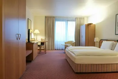 Ein Bett oder Betten in einem Zimmer der Unterkunft FOUR Essen City Centre