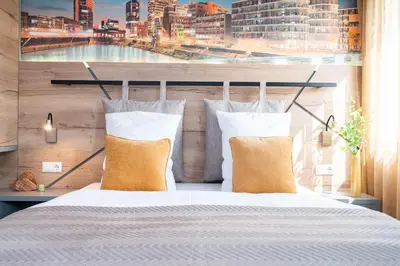 Ein Bett oder Betten in einem Zimmer der Unterkunft HOTEL Am Spichernplatz