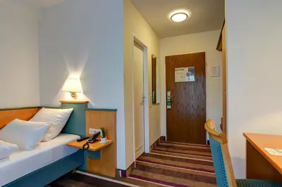 Ein Bett oder Betten in einem Zimmer der Unterkunft Sure Hotel by Best Western Ambassador Duesseldorf