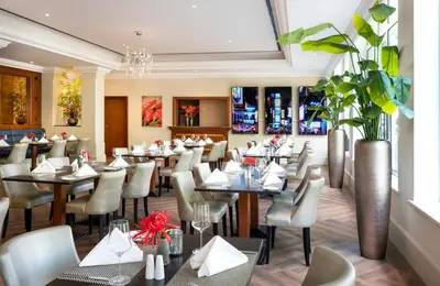 Ein Restaurant oder anderes Speiselokal in der Unterkunft Leonardo Hotel Düsseldorf City Center