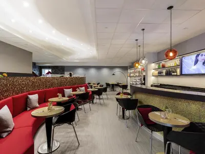 Ein Sitzbereich in der Unterkunft Mercure Hotel Düsseldorf Zentrum