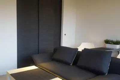 Ein Sitzbereich in der Unterkunft Modernes Apartment Duisburg