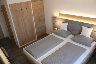 Ein Bett oder Betten in einem Zimmer der Unterkunft Hotel Am Vogelsanger Weg