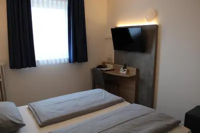 Ein Bett oder Betten in einem Zimmer der Unterkunft Hotel Am Vogelsanger Weg