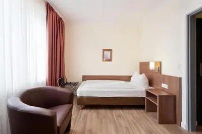 Ein Bett oder Betten in einem Zimmer der Unterkunft Hotel Schumacher Düsseldorf