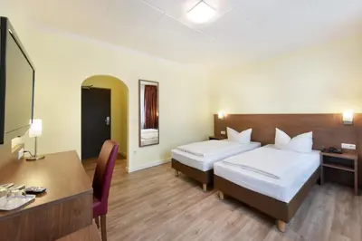 Ein Bett oder Betten in einem Zimmer der Unterkunft Hotel Schumacher Düsseldorf