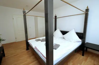 Ein Bett oder Betten in einem Zimmer der Unterkunft Aparthotel Kompass A 204