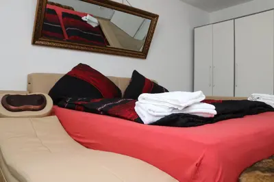 Ein Bett oder Betten in einem Zimmer der Unterkunft Aparthotel Kompass A 301