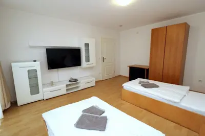 Ein Bett oder Betten in einem Zimmer der Unterkunft Aparthotel Kompass A 302-303