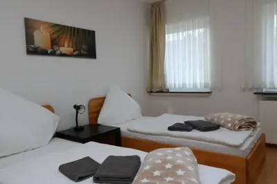Ein Bett oder Betten in einem Zimmer der Unterkunft Aparthotel Kompass A 402-403