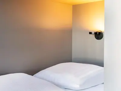 Ein Bett oder Betten in einem Zimmer der Unterkunft B&B HOTEL Wuppertal-Oberbarmen