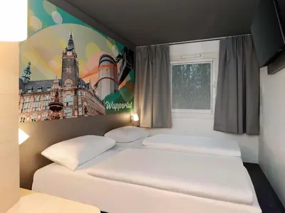 Ein Bett oder Betten in einem Zimmer der Unterkunft B&B HOTEL Wuppertal-Oberbarmen