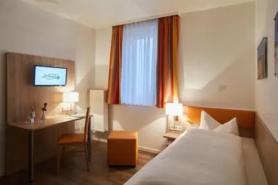 Ein Bett oder Betten in einem Zimmer der Unterkunft Hotel Zur Traube