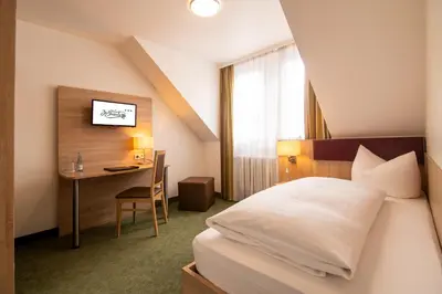 Ein Bett oder Betten in einem Zimmer der Unterkunft Hotel Zur Traube
