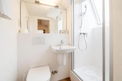 Ein Badezimmer in der Unterkunft Hotel Zur Traube