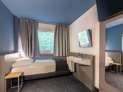 Ein Bett oder Betten in einem Zimmer der Unterkunft B&B HOTEL Dortmund-West