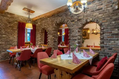 Ein Restaurant oder anderes Speiselokal in der Unterkunft Waldhotel Eskeshof