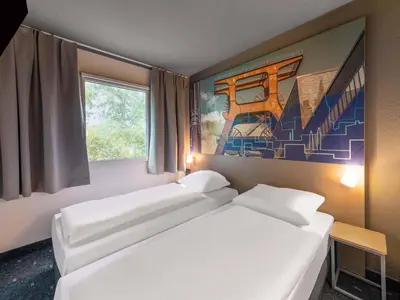 Ein Bett oder Betten in einem Zimmer der Unterkunft B&B HOTEL Essen-Nord