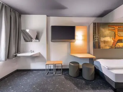 Ein Bett oder Betten in einem Zimmer der Unterkunft B&B HOTEL Essen-Nord