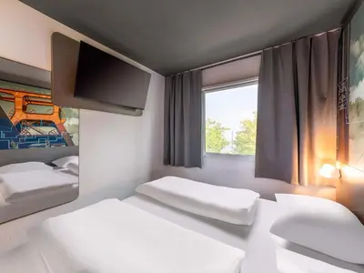 Ein Bett oder Betten in einem Zimmer der Unterkunft B&B HOTEL Essen-Nord