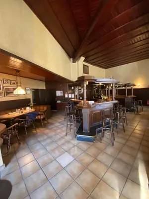 Ein Restaurant oder anderes Speiselokal in der Unterkunft Hotel Montan