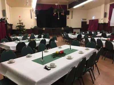 Ein Restaurant oder anderes Speiselokal in der Unterkunft Hotel Montan