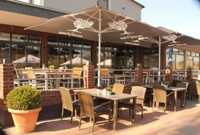 Ein Restaurant oder anderes Speiselokal in der Unterkunft Hotel Mintarder Wasserbahnhof
