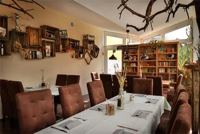Ein Sitzbereich in der Unterkunft Hotel Zur Linde
