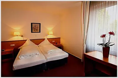 Ein Bett oder Betten in einem Zimmer der Unterkunft Hotel Zur Linde