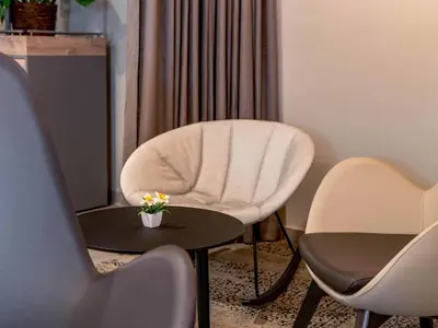 Ein Sitzbereich in der Unterkunft B&B HOTEL Dortmund-Airport