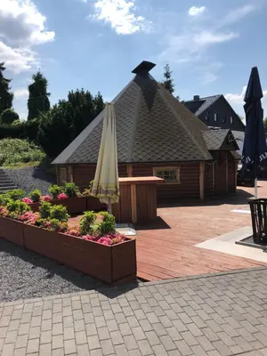 Ein Garten an der Unterkunft Air Hotel Wartburg